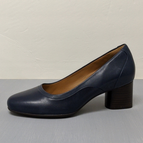 clarks unstructured pumps